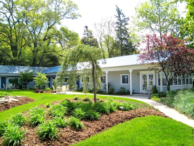 Michigan Vacation Rentals ArrowheadFamily Studios, Nature Lodges