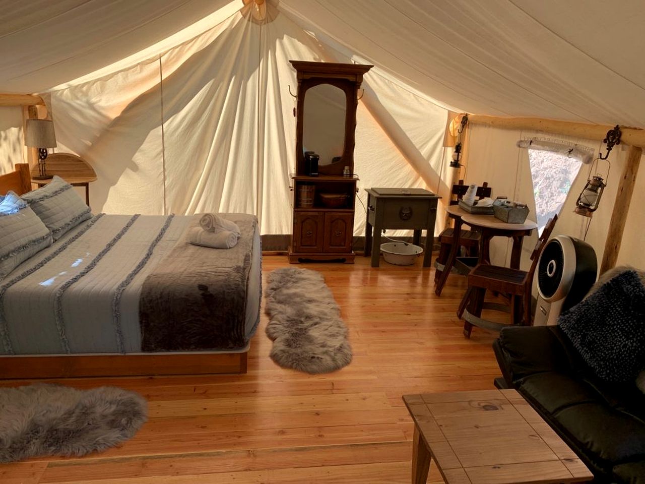 Glamping! Luxury Tent Explorer in Idleyld Park, OR