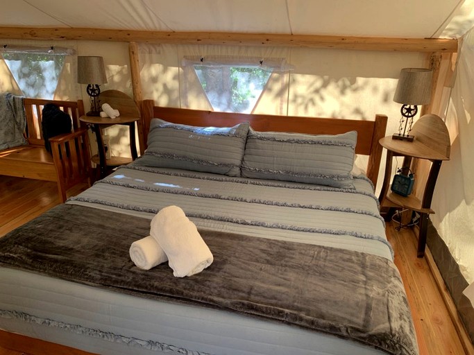 Tented Cabins (United States of America, Idleyld Park, Oregon)