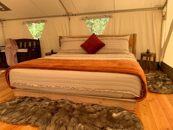 Tented Cabins (United States of America, Idleyld Park, Oregon)