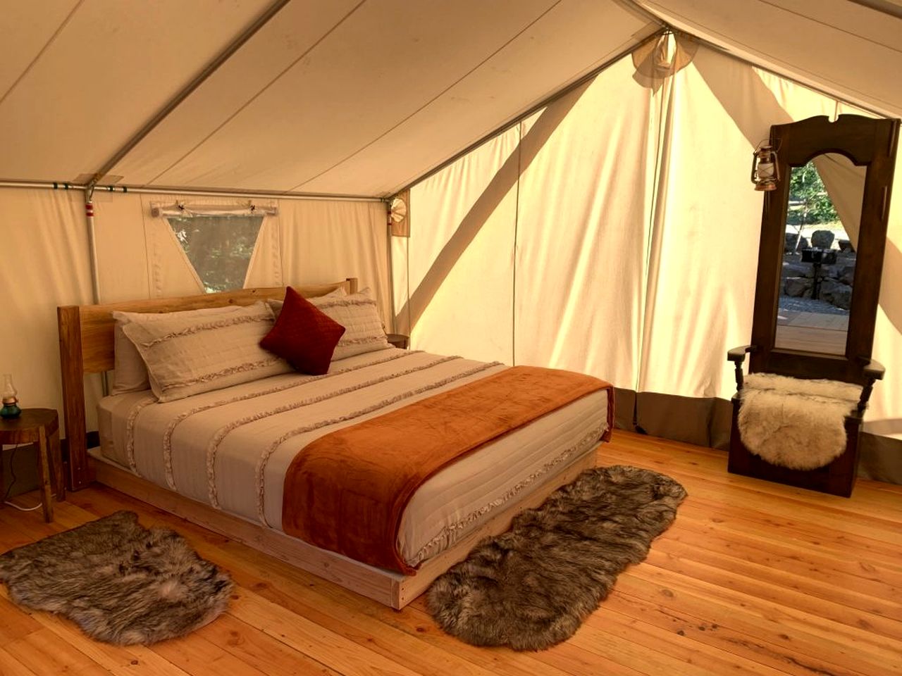 Glamping! Luxury Tent Explorer in Idleyld Park, OR