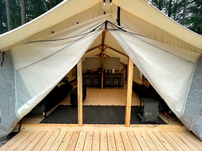 Safari Tents (United States of America, Idleyld Park, Oregon)