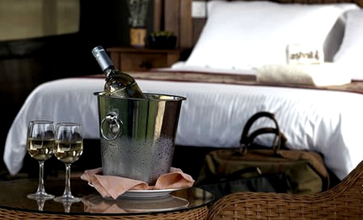 Luxury Tents and Guest Rooms in Oldest National Park of Kenya