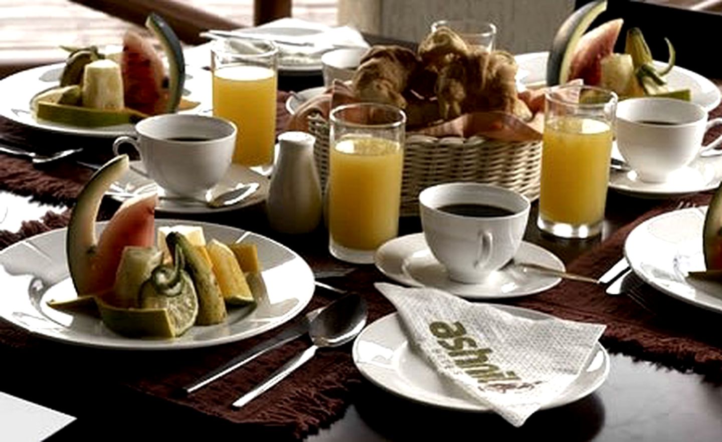 Luxury Tents and Guest Rooms in Oldest National Park of Kenya