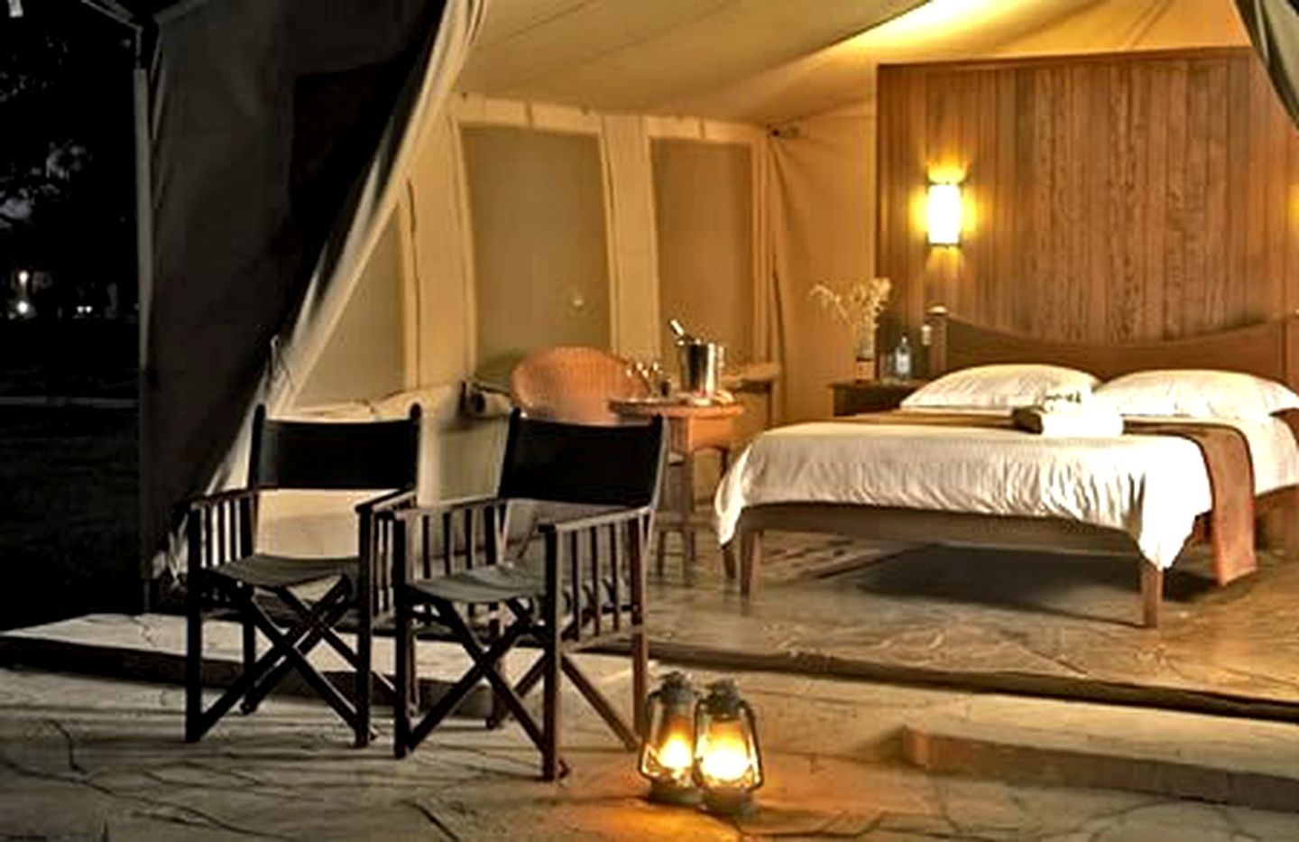 Luxury Tents and Guest Rooms in Oldest National Park of Kenya