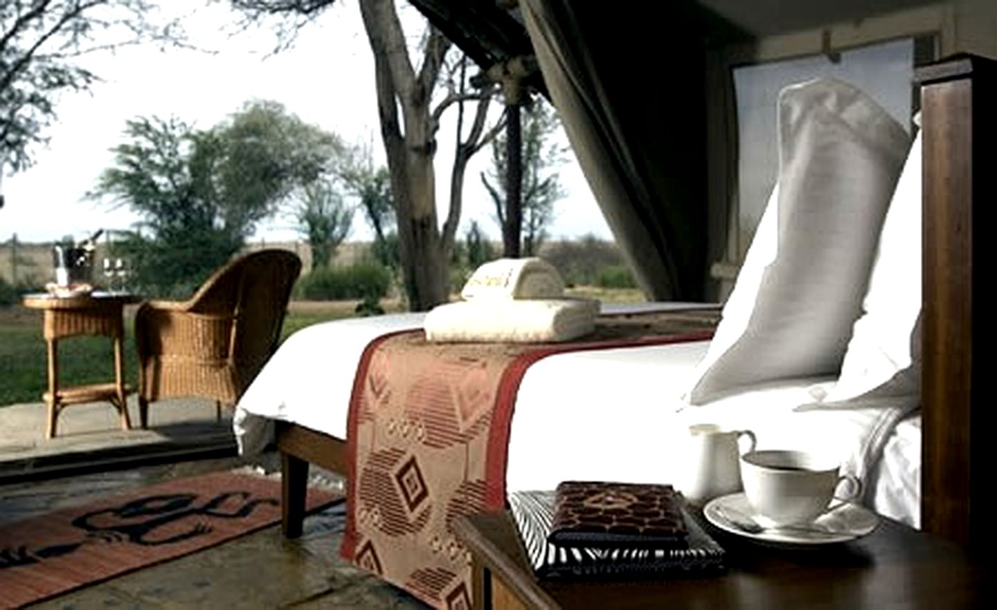Luxury Tents and Guest Rooms in Oldest National Park of Kenya