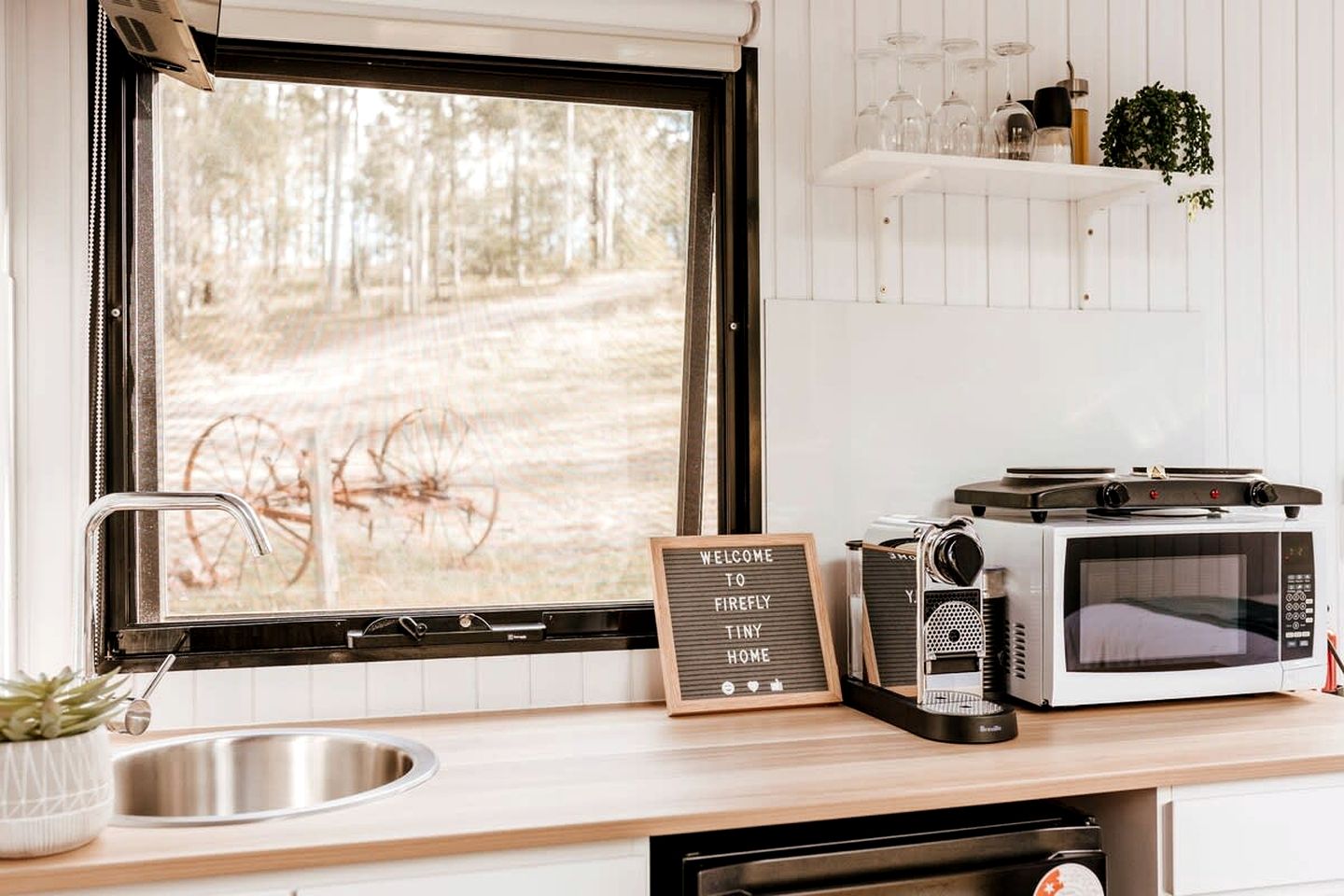 Luxury Tiny House with Firepit, Barbecue and Outdoor Bathtub in New South Wales, Australia