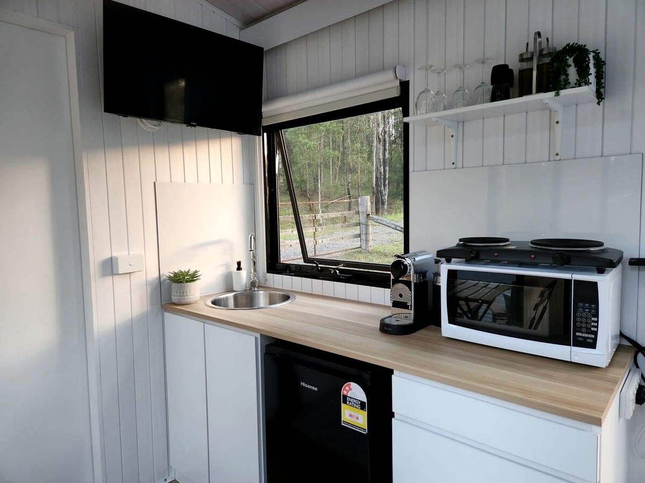 Luxury Tiny House with Firepit, Barbecue and Outdoor Bathtub in New South Wales, Australia