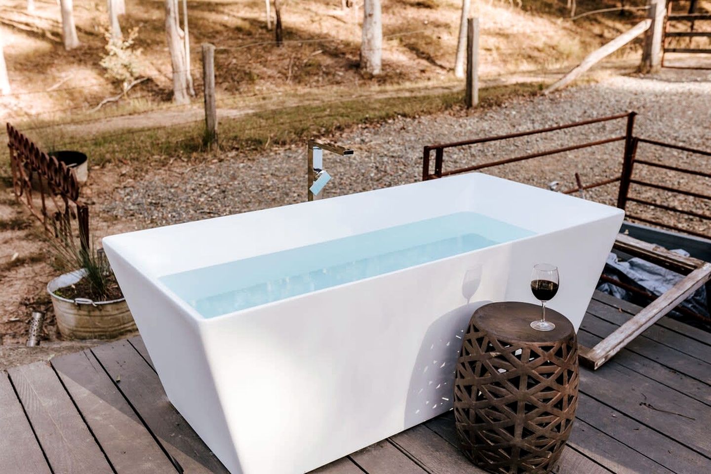 Luxury Tiny House with Firepit, Barbecue and Outdoor Bathtub in New South Wales, Australia