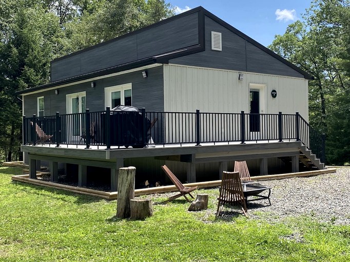 Cabins (United States of America, Benton, Pennsylvania)