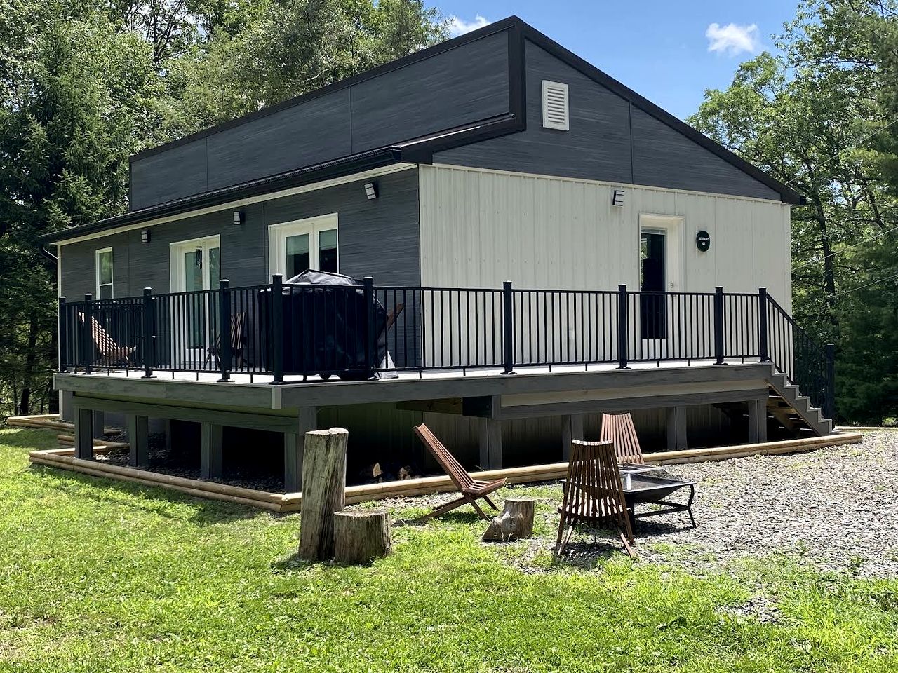 Cabins (United States of America, Benton, Pennsylvania)