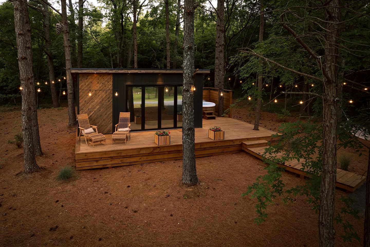 Luxury Tiny House with Hot Tub for Intimate Escapes in Nature in Guntersville, Alabama