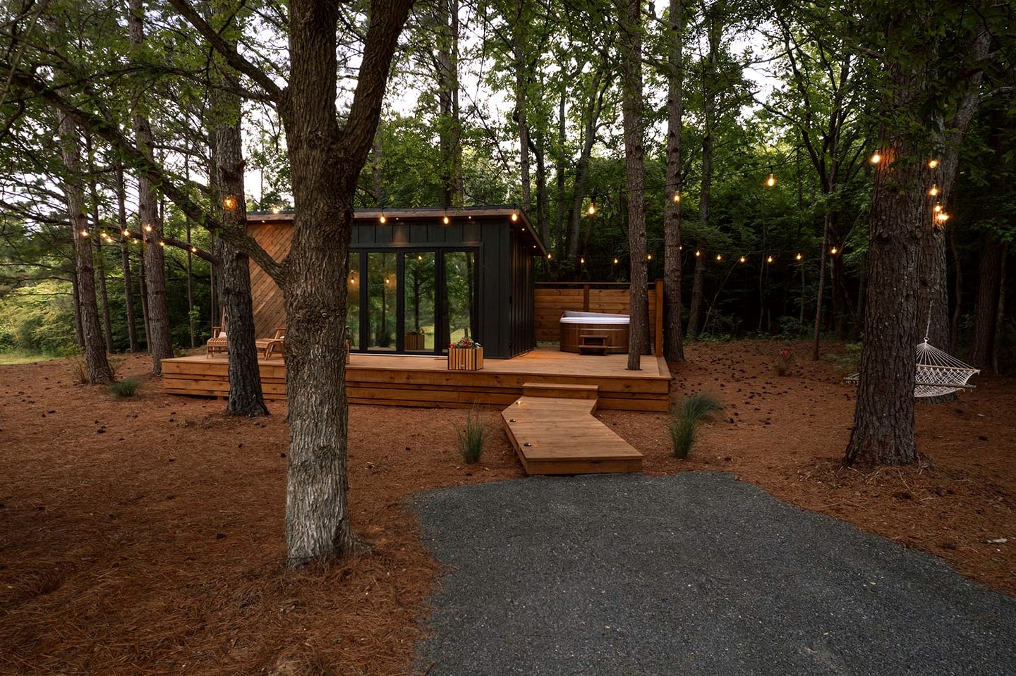 Luxury Tiny House with Hot Tub for Intimate Escapes in Nature in Guntersville, Alabama