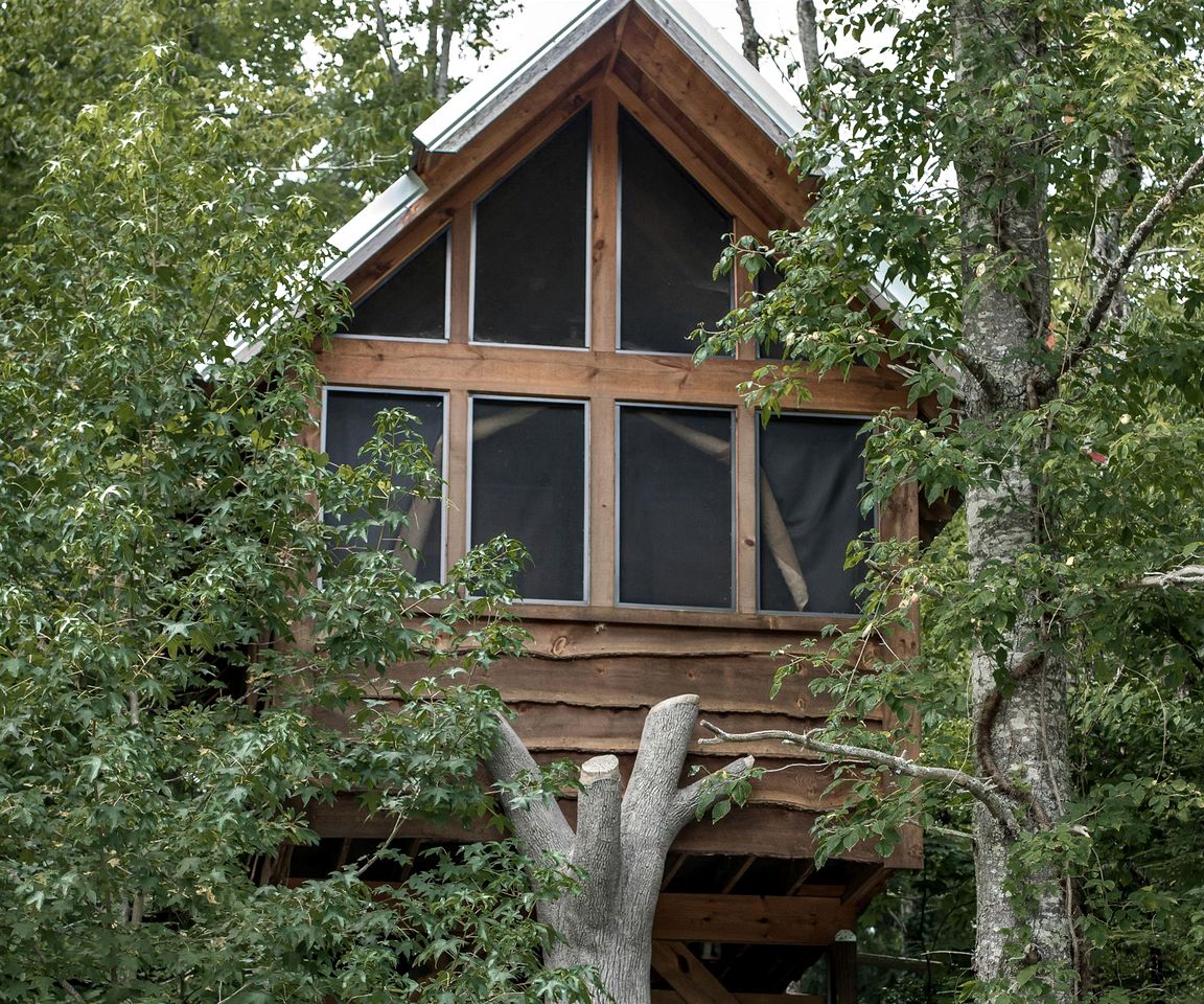 Wooden Tree Houses with Lovely Mountain Views in Gatlinburg, Tennesse