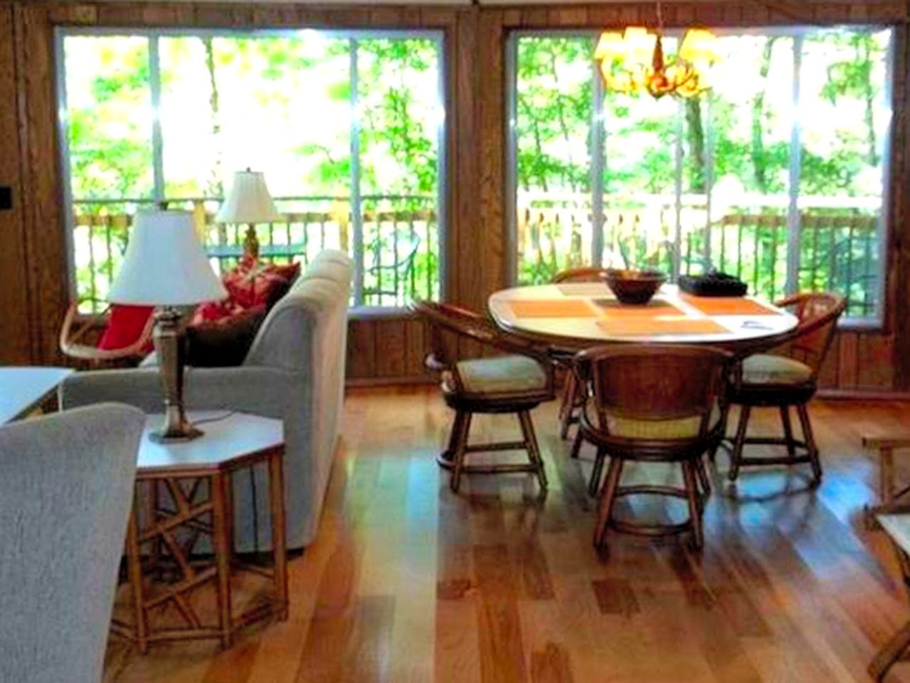 Tree Top Roundhouse Rental, Tree Houses, Parkers Lake, United States of