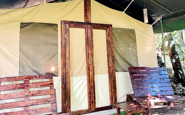 Safari Tents (Costa Rica, Quepos, Puntarenas)