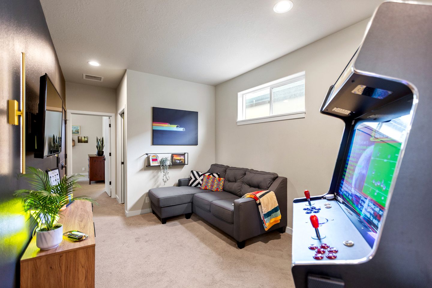 The Pendleton – Walkable / Arcade Loft / Modern in Eugene, OR