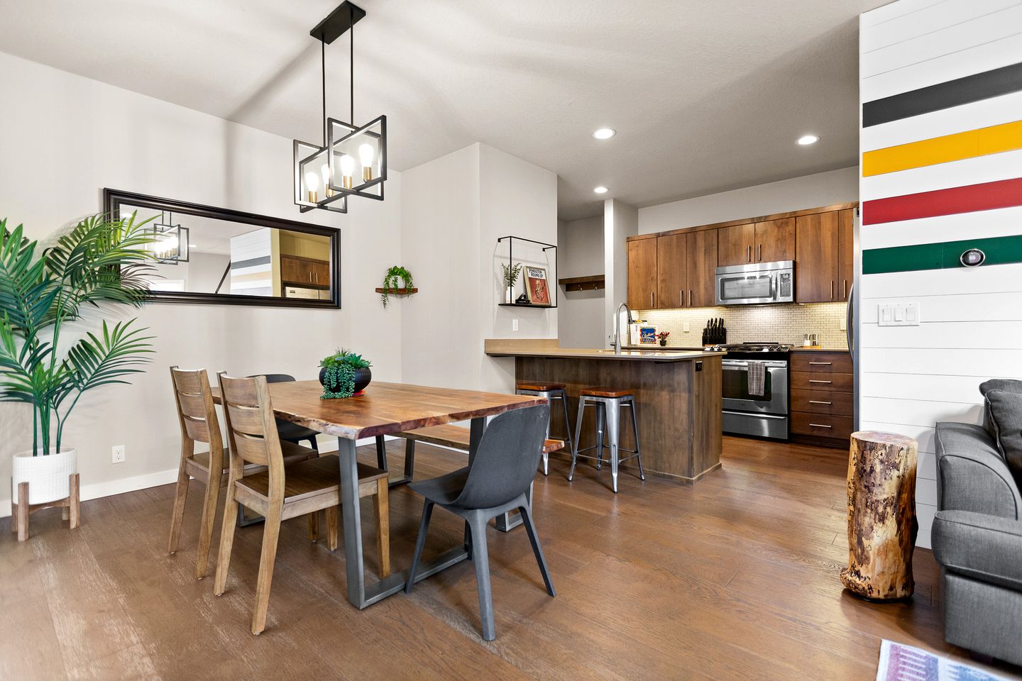 The Pendleton – Walkable / Arcade Loft / Modern in Eugene, OR