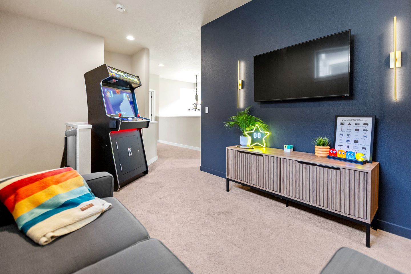 The Pendleton – Walkable / Arcade Loft / Modern in Eugene, OR