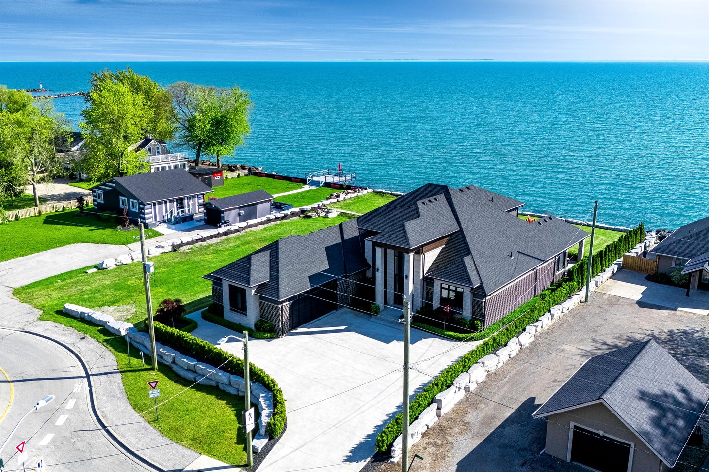 Luxury Vacation Rental with Breathtaking Lake Erie Views in Leamington, Ontario