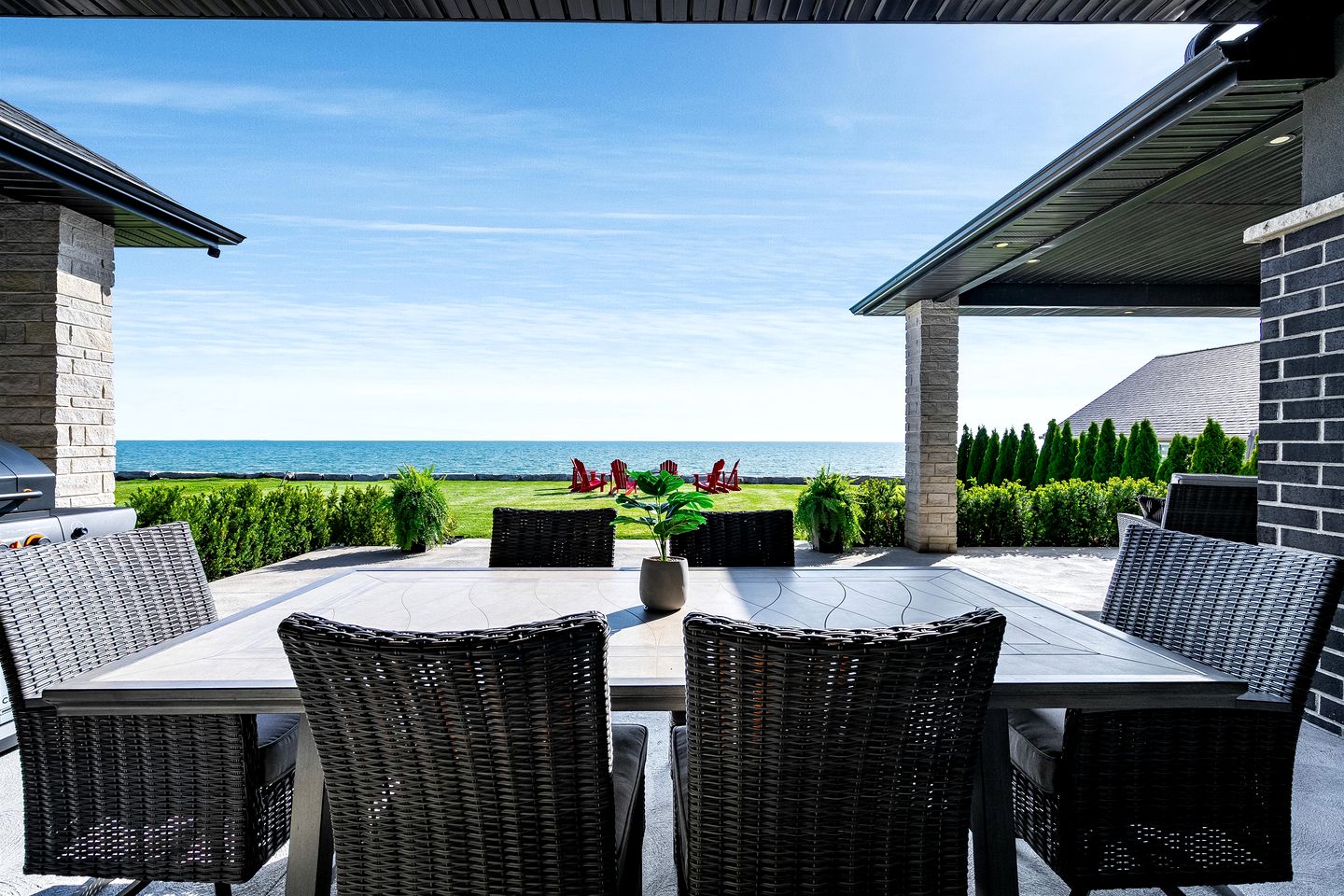 Luxury Vacation Rental with Breathtaking Lake Erie Views in Leamington, Ontario