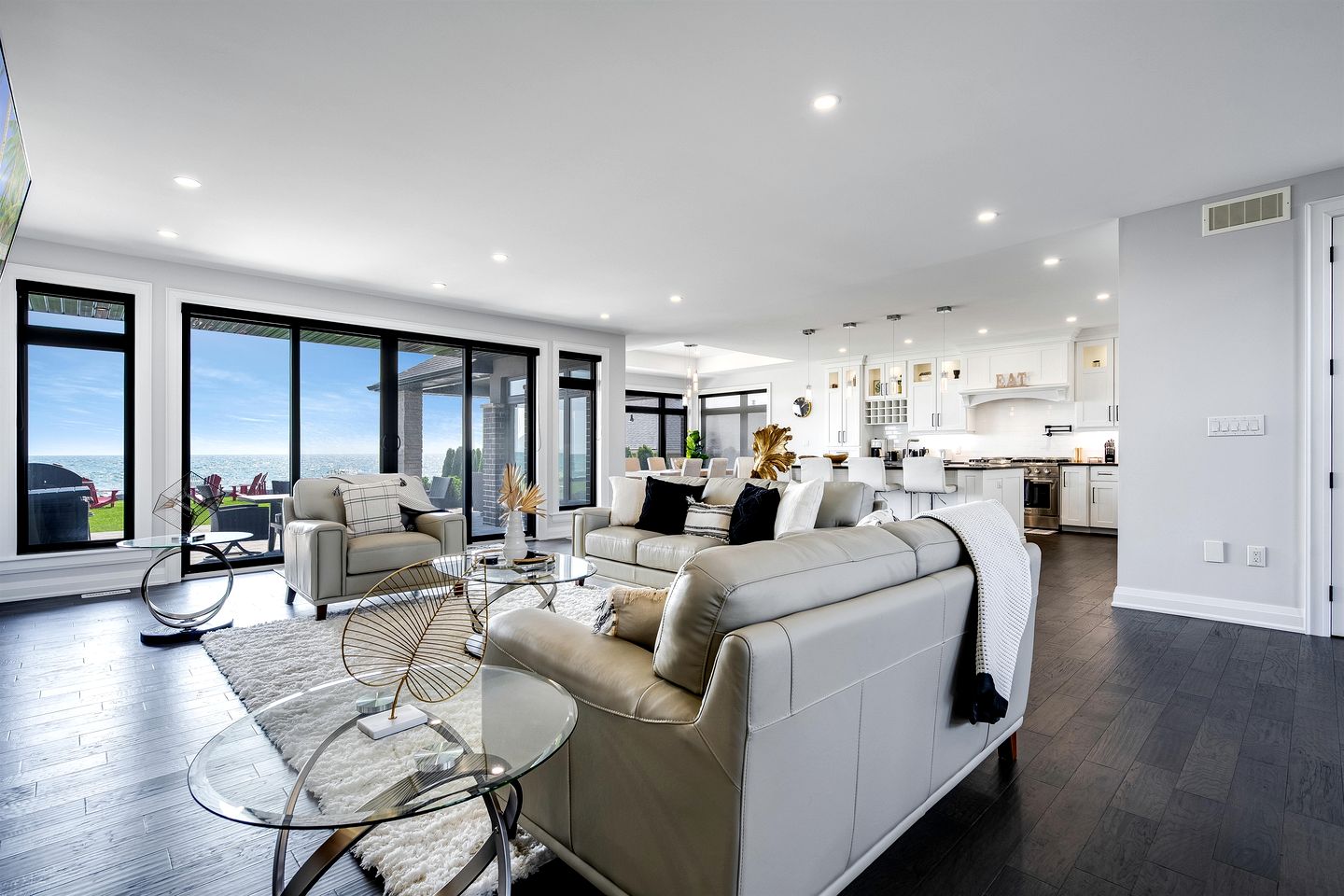 Luxury Vacation Rental with Breathtaking Lake Erie Views in Leamington, Ontario