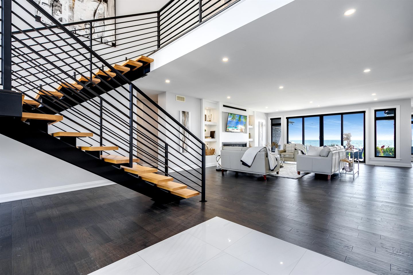 Luxury Vacation Rental with Breathtaking Lake Erie Views in Leamington, Ontario