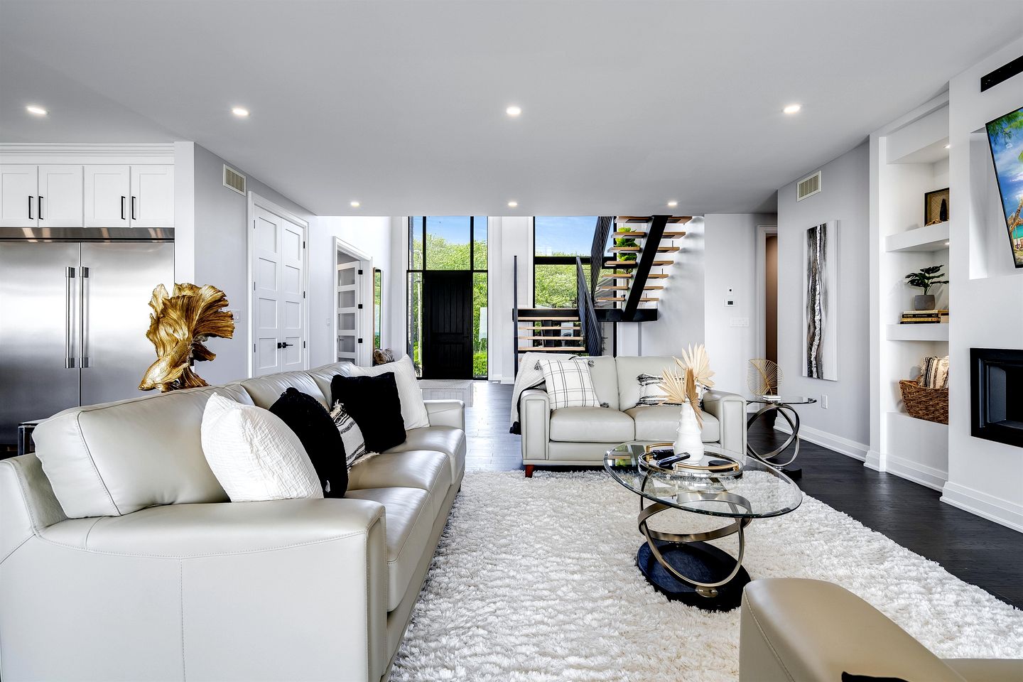 Luxury Vacation Rental with Breathtaking Lake Erie Views in Leamington, Ontario