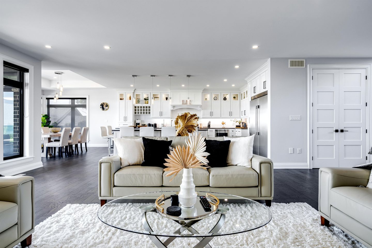 Luxury Vacation Rental with Breathtaking Lake Erie Views in Leamington, Ontario