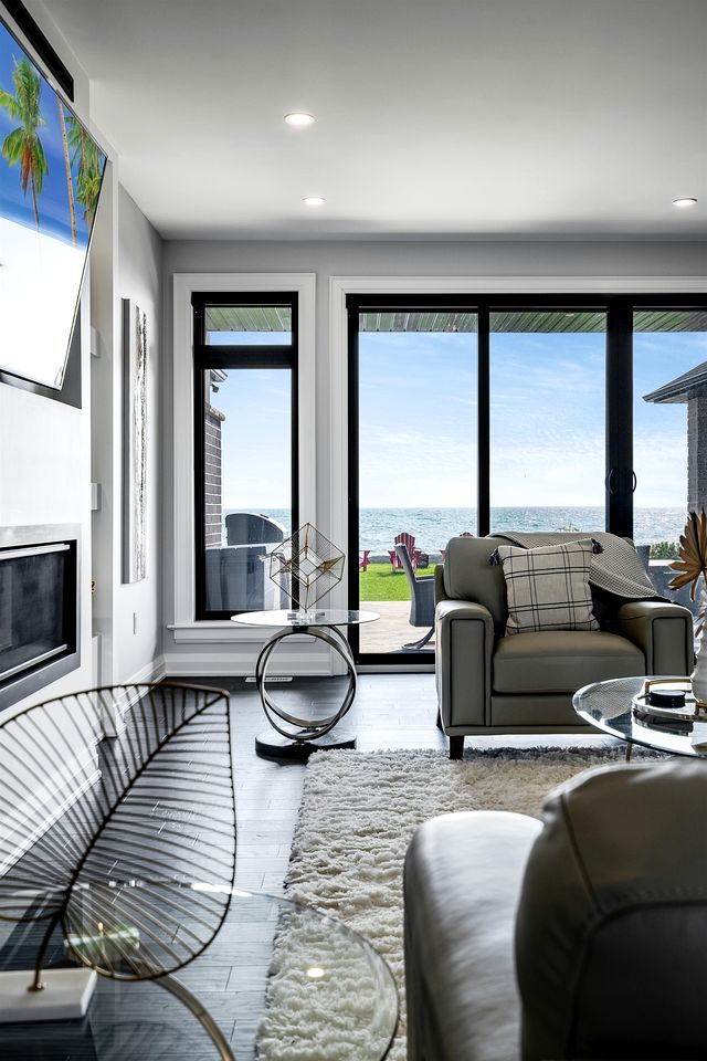 Luxury Vacation Rental with Breathtaking Lake Erie Views in Leamington, Ontario