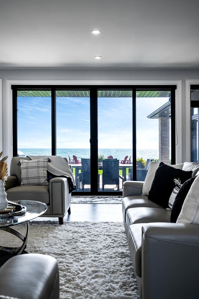 Luxury Vacation Rental with Breathtaking Lake Erie Views in Leamington, Ontario