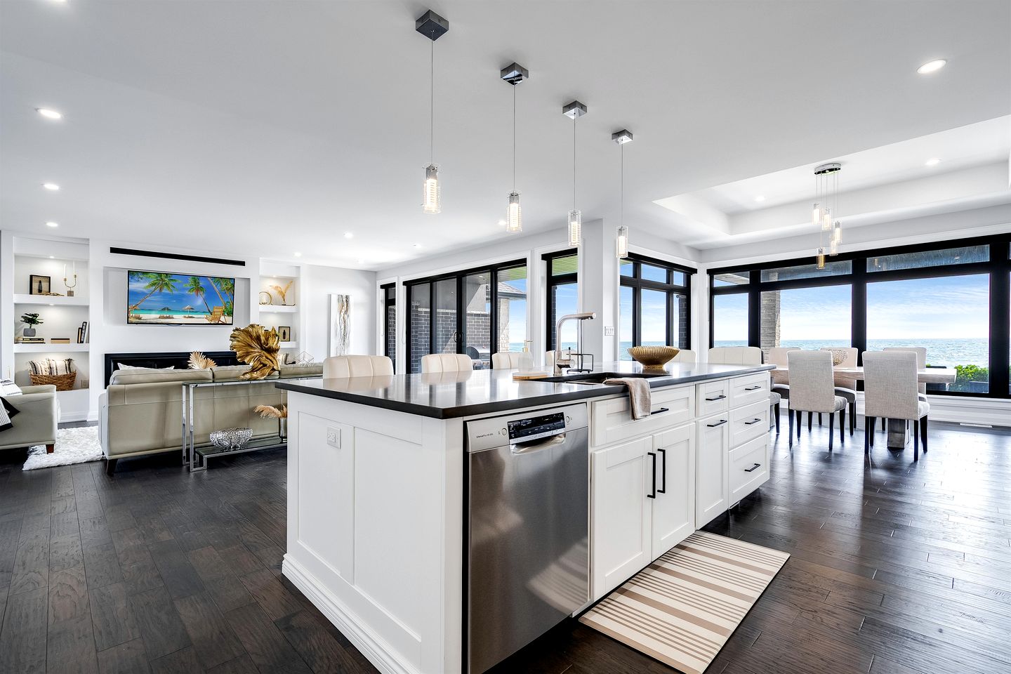 Luxury Vacation Rental with Breathtaking Lake Erie Views in Leamington, Ontario