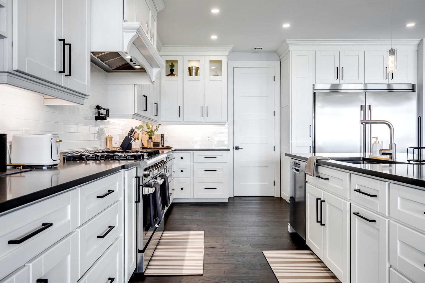 Luxury Vacation Rental with Breathtaking Lake Erie Views in Leamington, Ontario