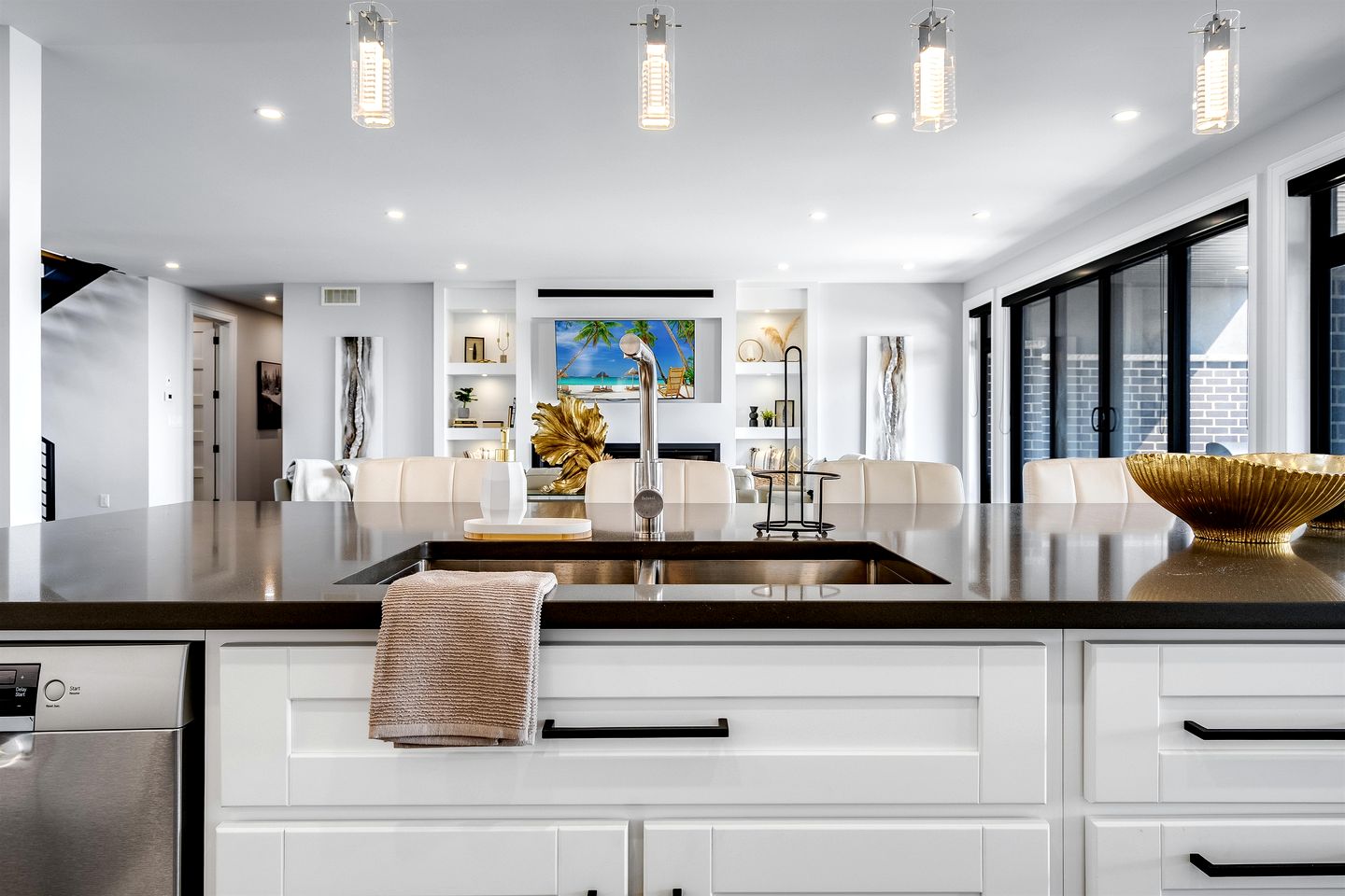 Luxury Vacation Rental with Breathtaking Lake Erie Views in Leamington, Ontario