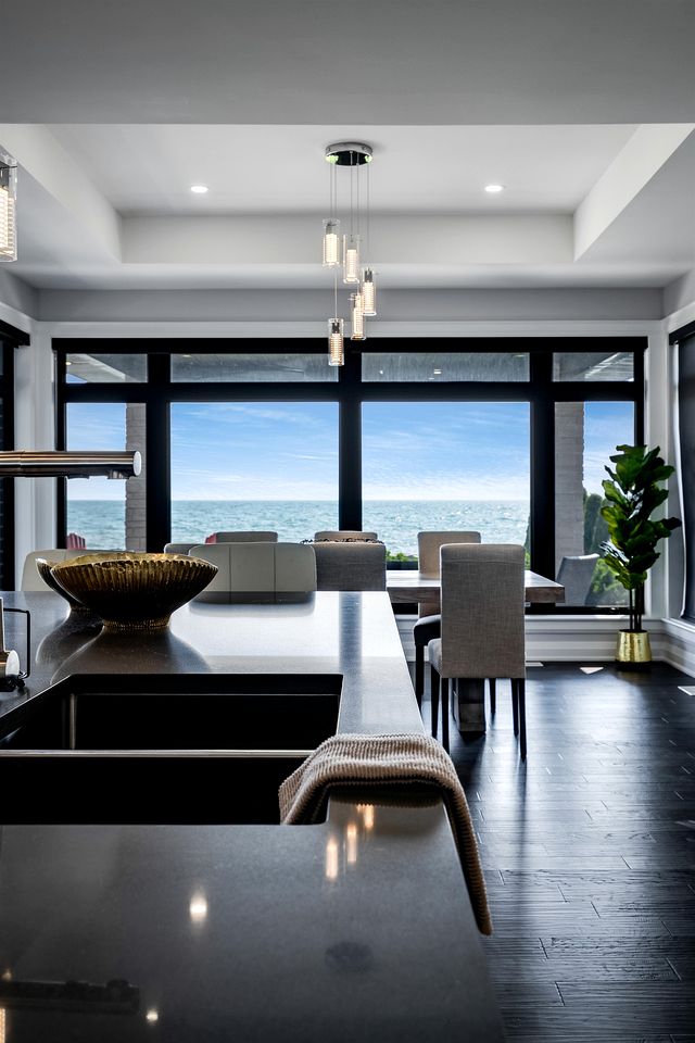 Luxury Vacation Rental with Breathtaking Lake Erie Views in Leamington, Ontario