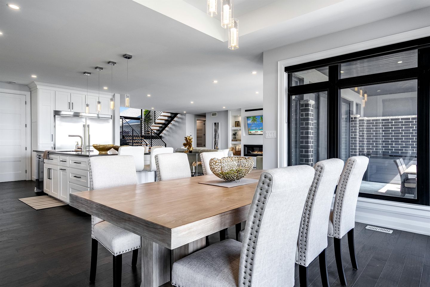 Luxury Vacation Rental with Breathtaking Lake Erie Views in Leamington, Ontario