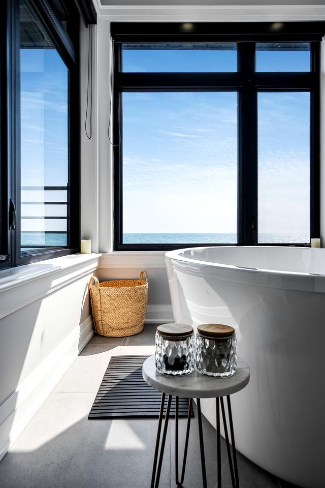 Luxury Vacation Rental with Breathtaking Lake Erie Views in Leamington, Ontario