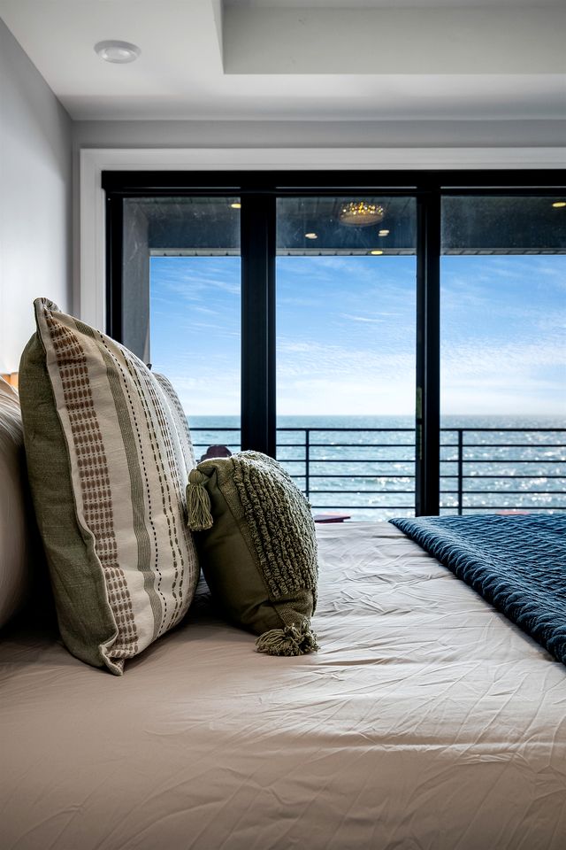 Luxury Vacation Rental with Breathtaking Lake Erie Views in Leamington, Ontario