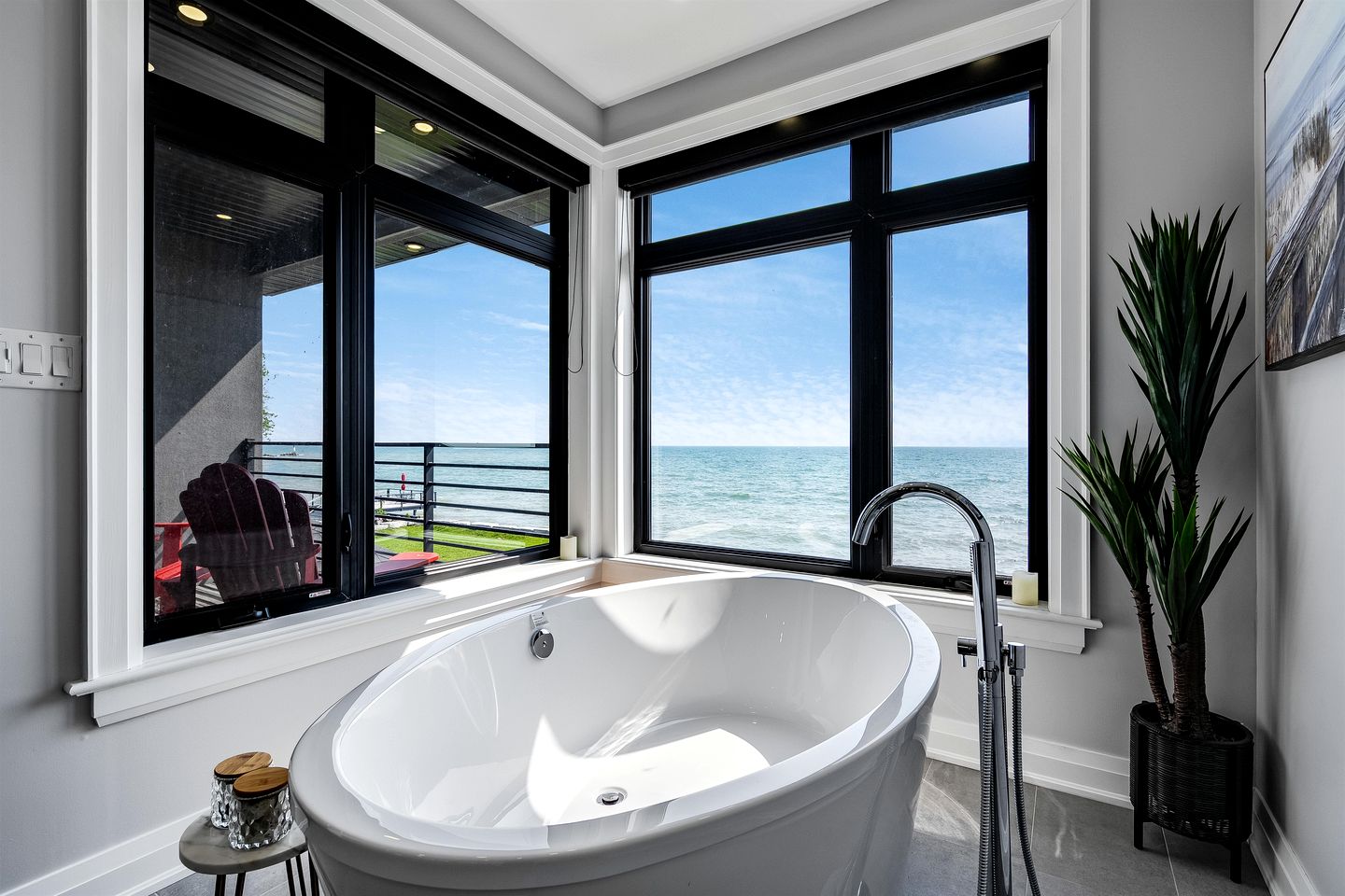 Luxury Vacation Rental with Breathtaking Lake Erie Views in Leamington, Ontario