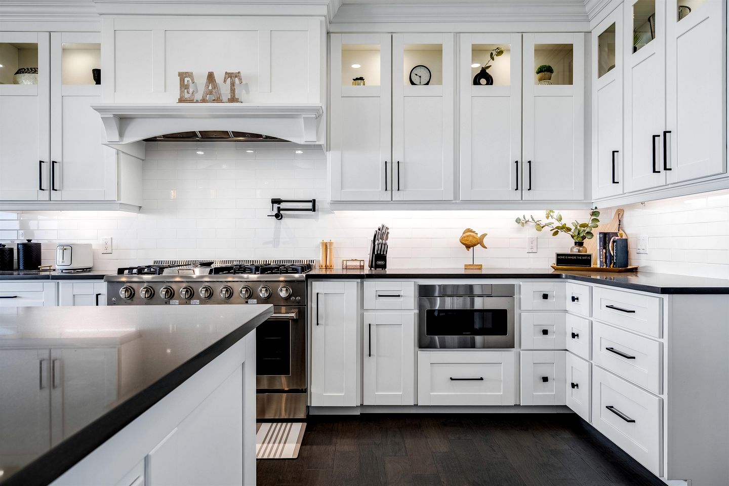 Luxury Vacation Rental with Breathtaking Lake Erie Views in Leamington, Ontario