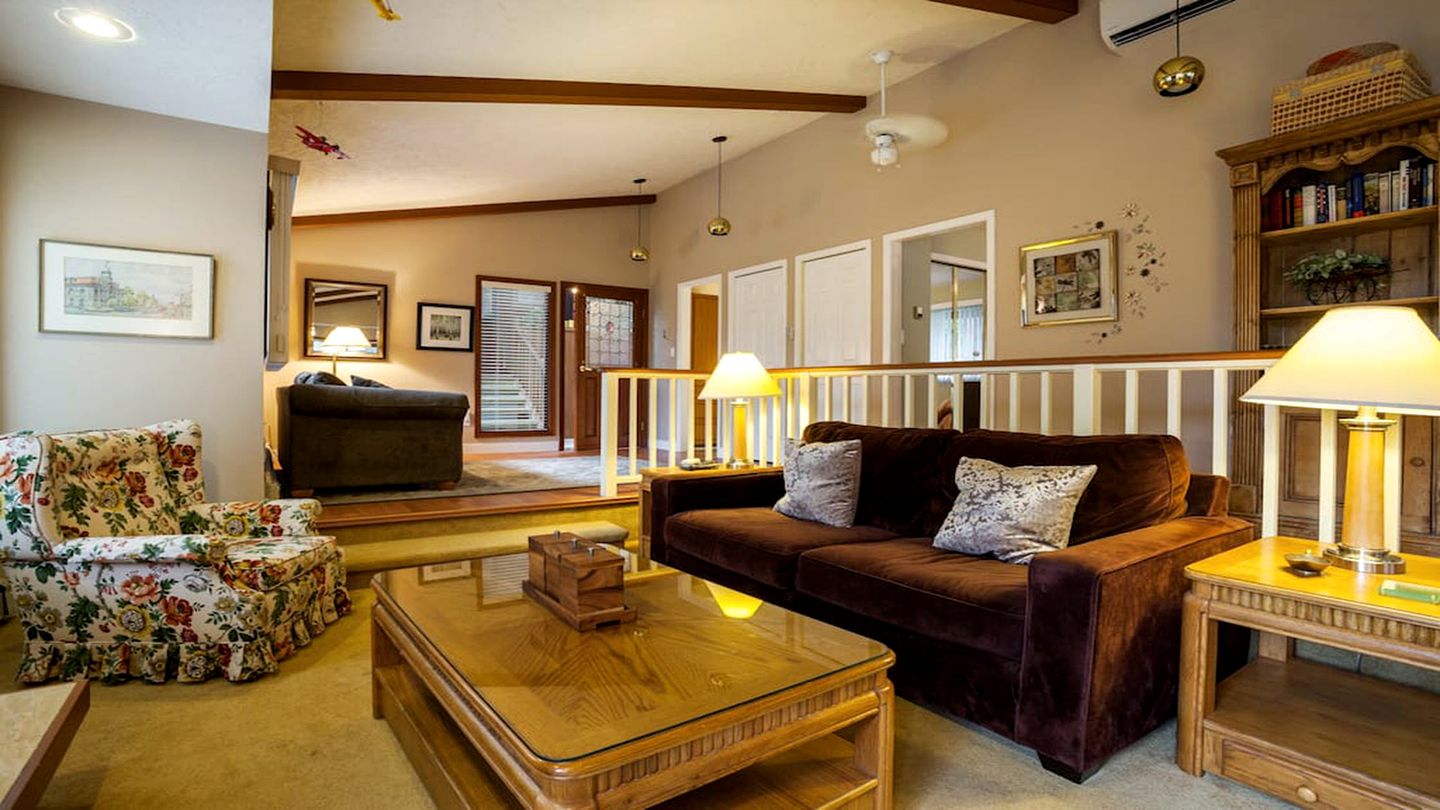 Luxury Vacation Rental near Sidney by the Sea, British Columbia