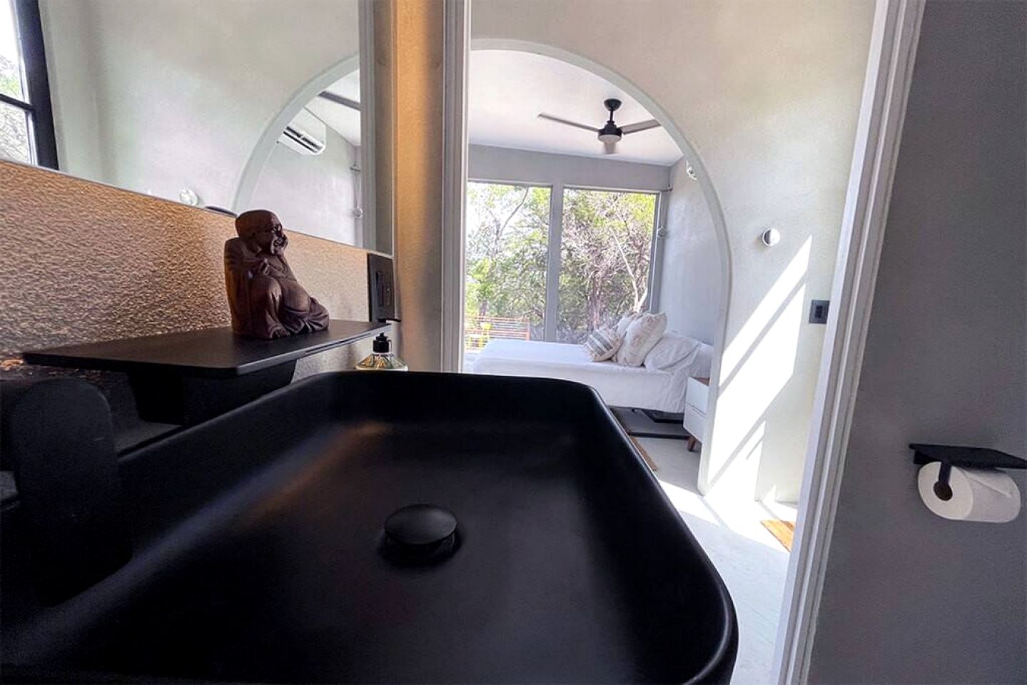 Luxury Villa near Marble Falls for Weekend Getaways in Texas for Couples