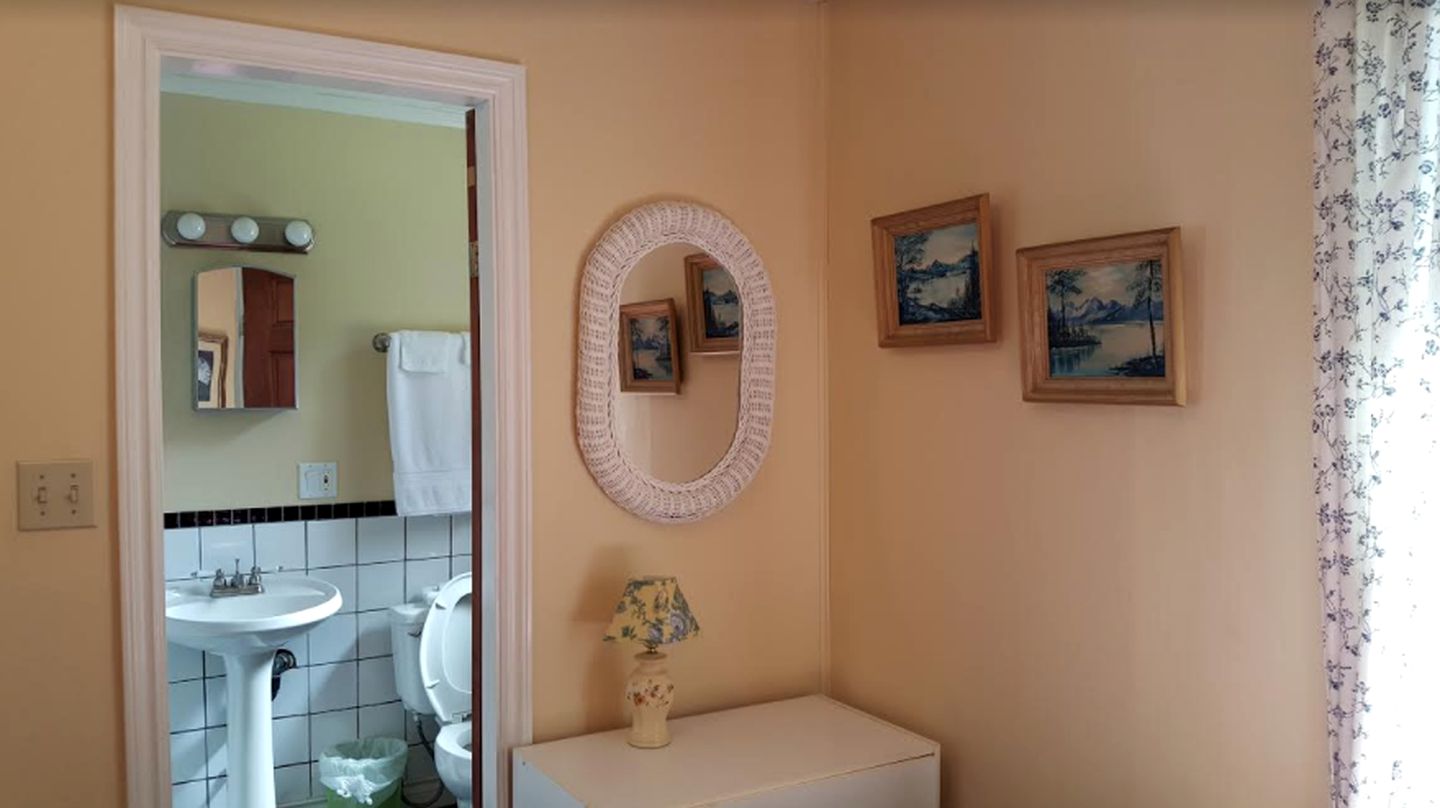 Luxury Weekend Getaway Surrounded by Gardens in Fraser Valley, British Columbia