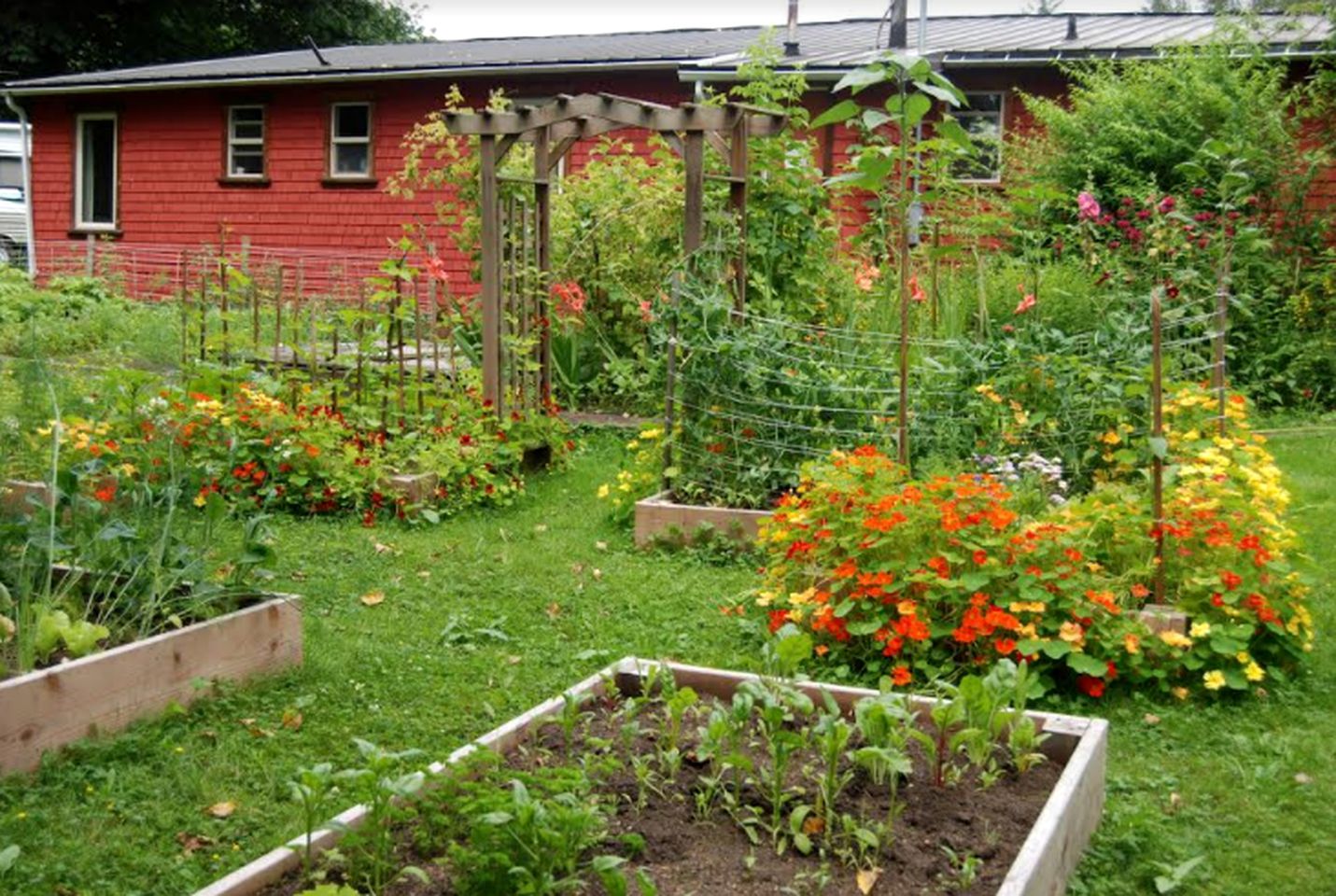 Luxury Weekend Getaway Surrounded by Gardens in Fraser Valley, British Columbia