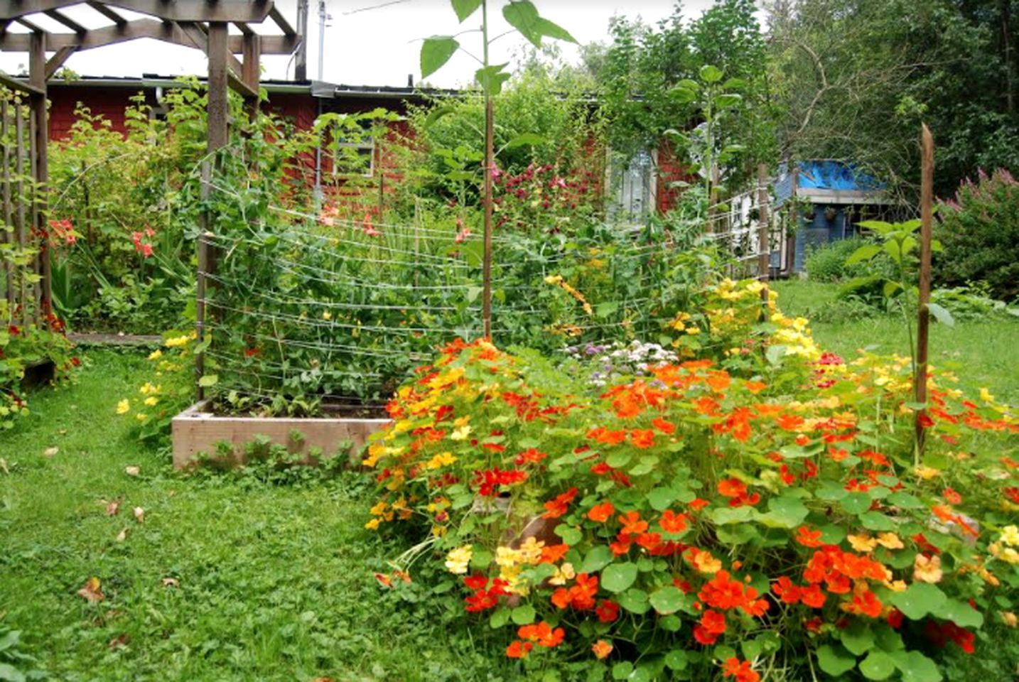 Luxury Weekend Getaway Surrounded by Gardens in Fraser Valley, British Columbia