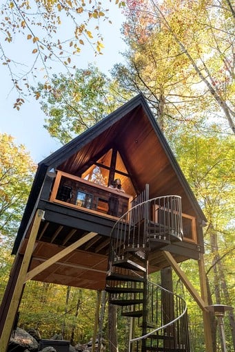 Tree Houses (United States of America, Sanford, Maine)