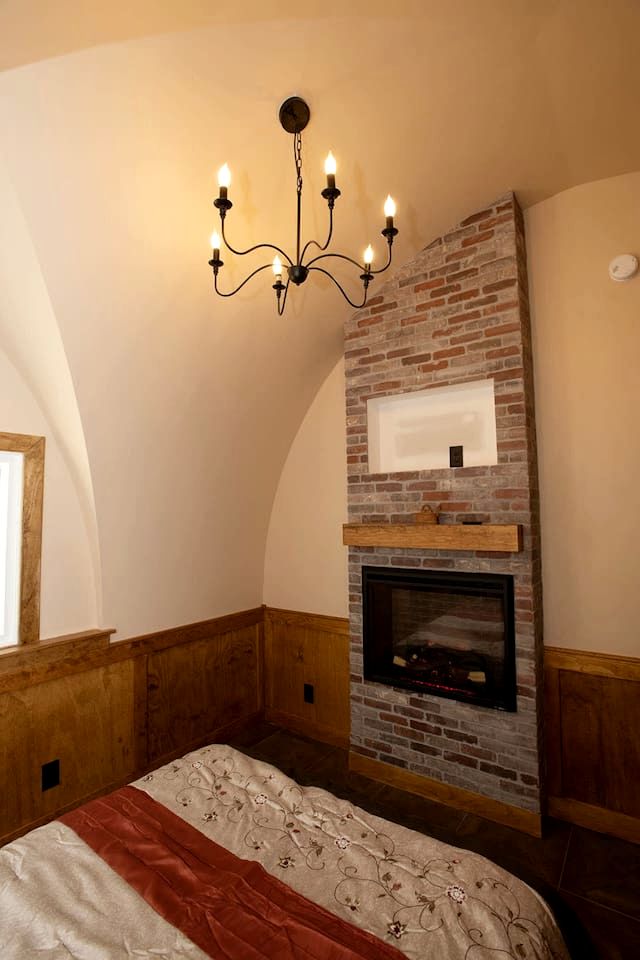 Charming Luxury Hobbit House with Private Hot Tub in Tranquil Woodlands on Littlefield Pond in Springvale, Maine