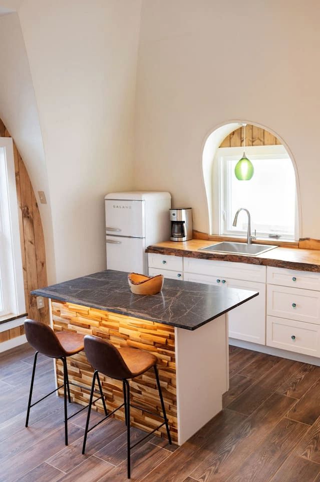 Luxurious and Carbon Neutral Hobbit House with Private Hot Tub in Springvale, Maine, Perfect for a Relaxing Weekend Getaway