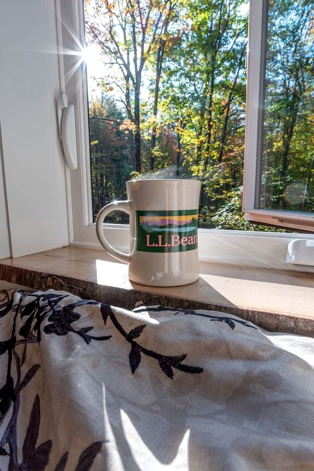 Luxurious Tree House with Hot Tub and Firepit, Perched over Littlefield Pond, Perfect for a Relaxing Weekend Getaway near Portland, Maine