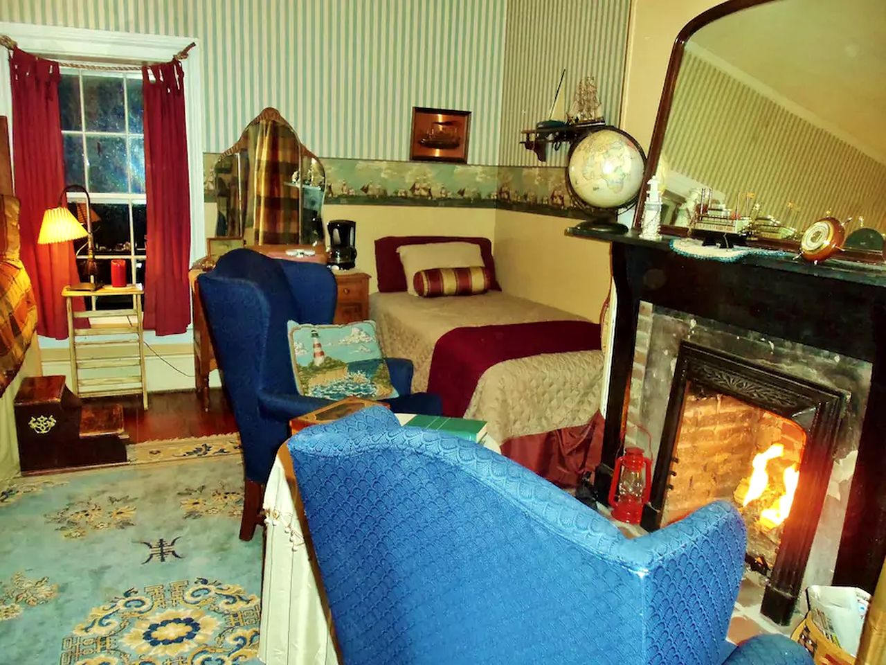 Nautical Suite Getaway with a Fireplace near the Cumberland River in Tennessee